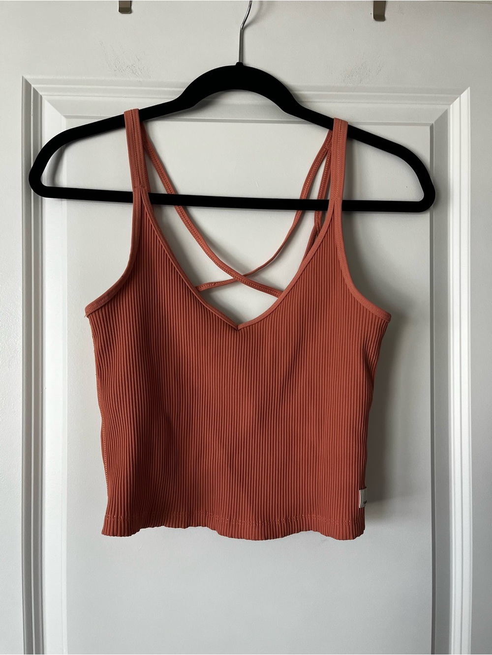 Vuori Ribbed V-Neck Tank in Rust